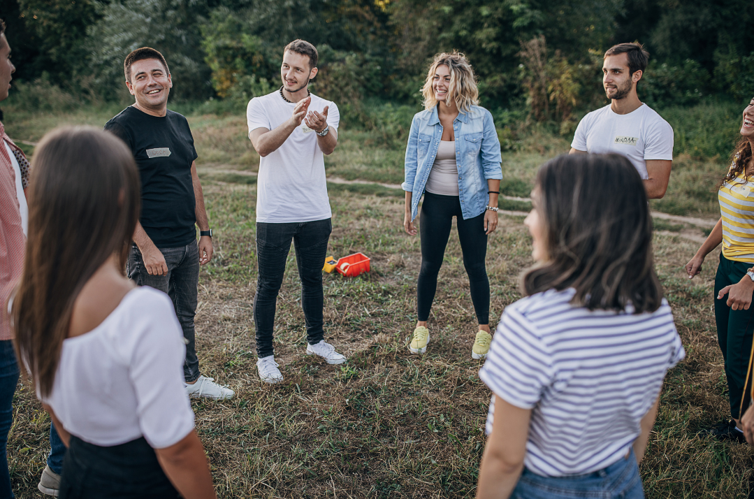Équipe en pause active, dynamique collective Moviom